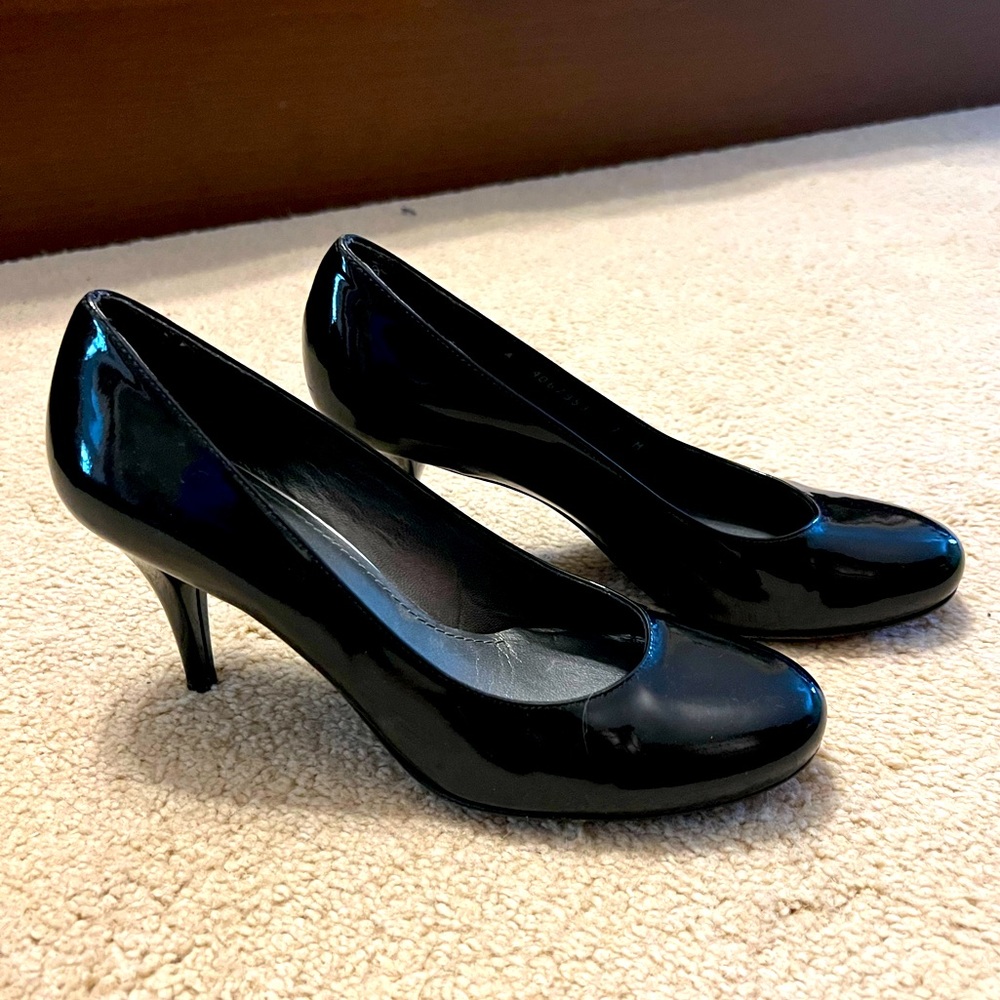 Stuart Weitzman black patent pumps size 7